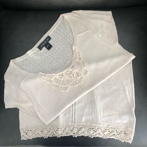 Battenberg lace & crochet hem cream knit top Short sleeve size M August Silk